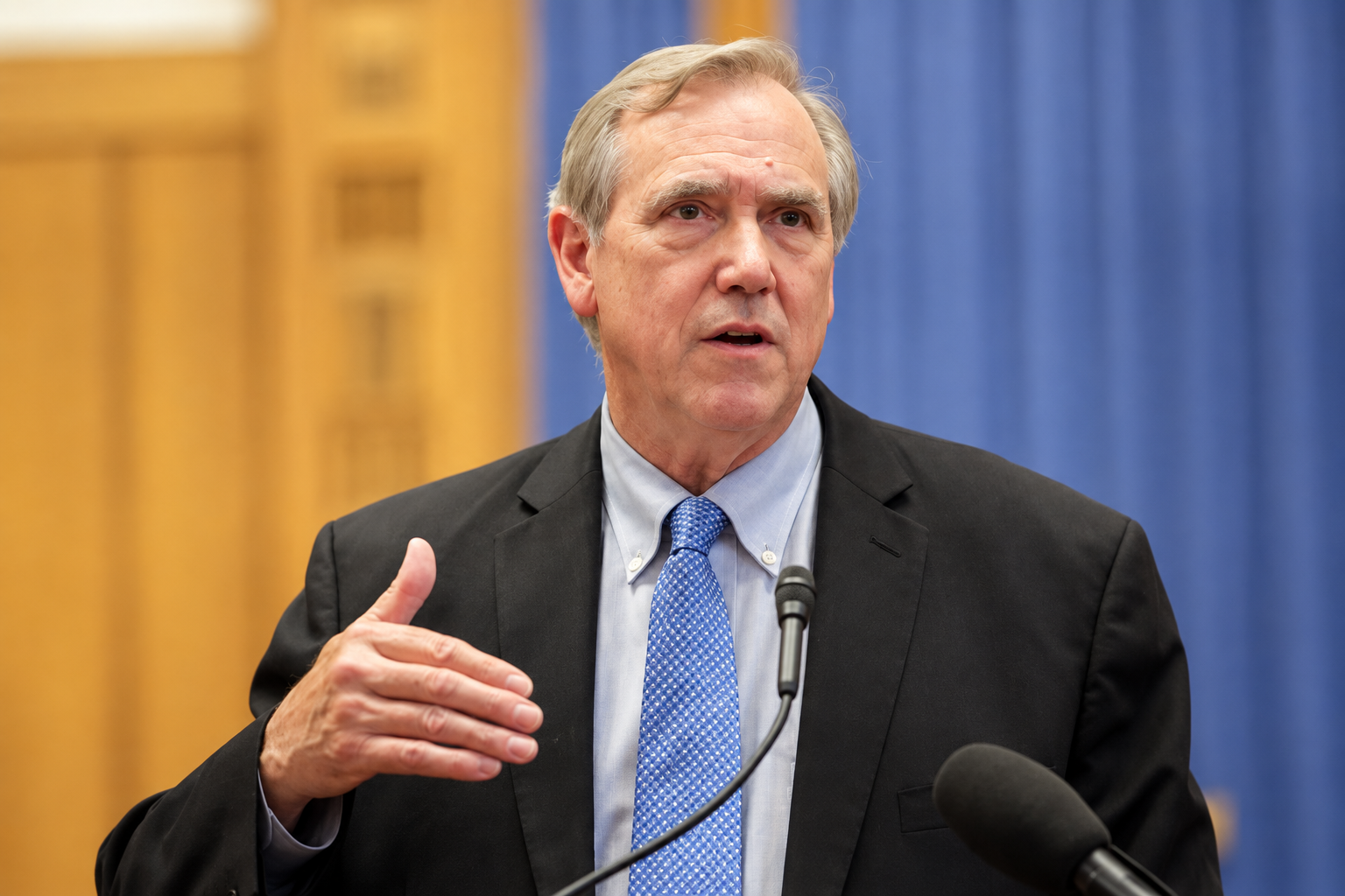 News coverage of Senator Merkley backing the facial recognition ban