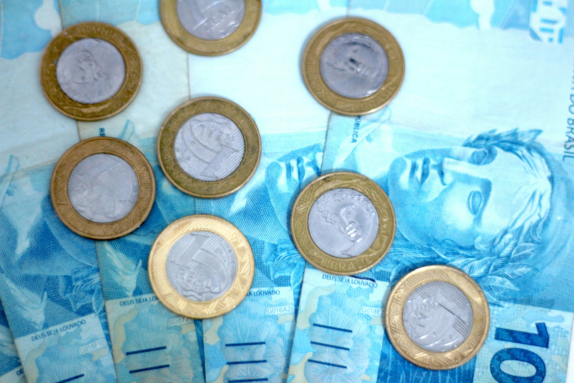 Investors monitor screens as yields on Brazilian government bonds reach historic highs.
