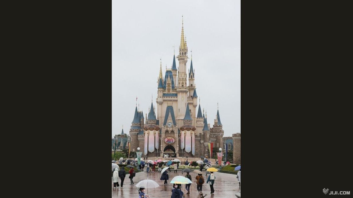 Tokyo Disney Resort entrance sign