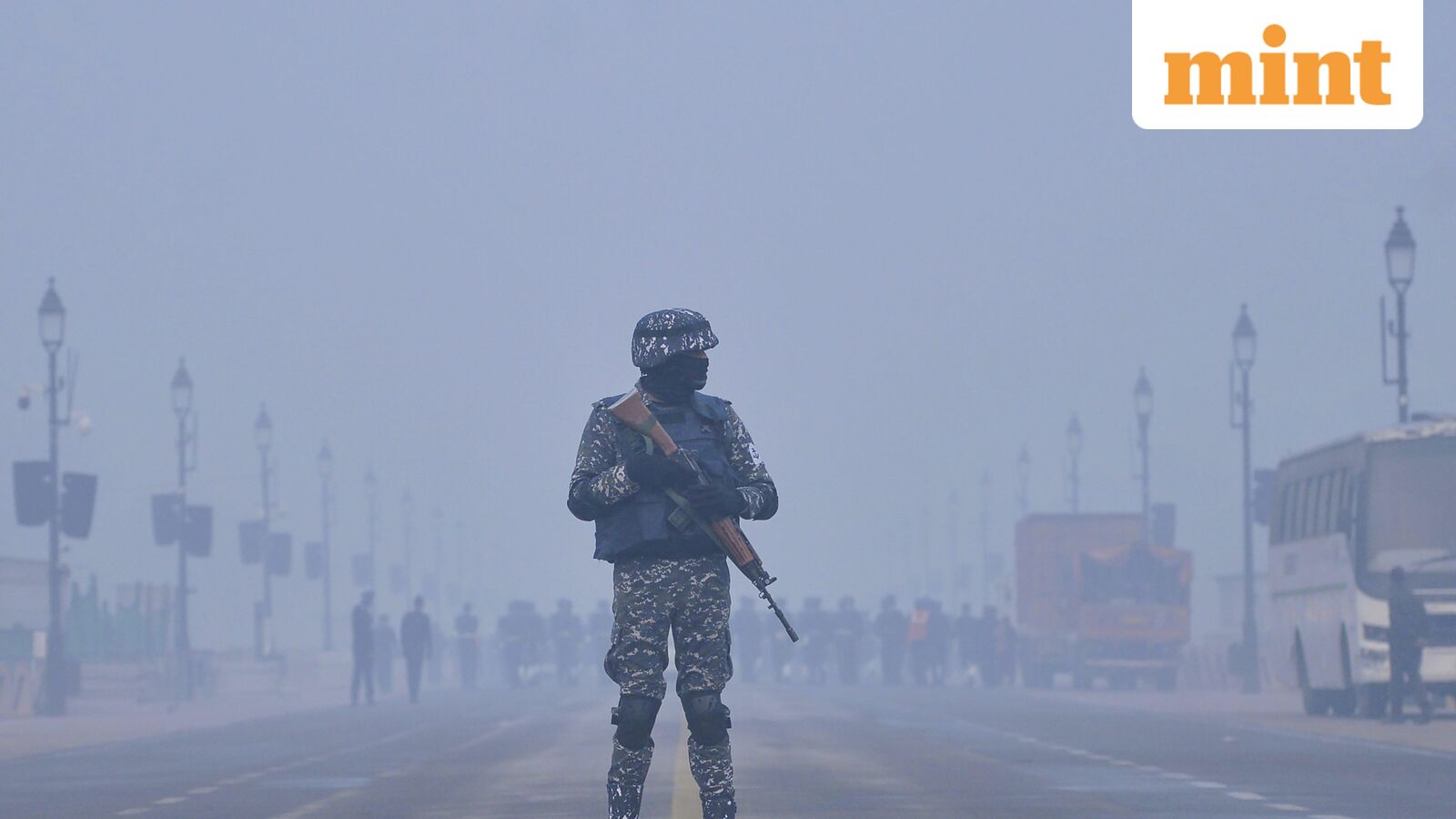 Delhi smog scene