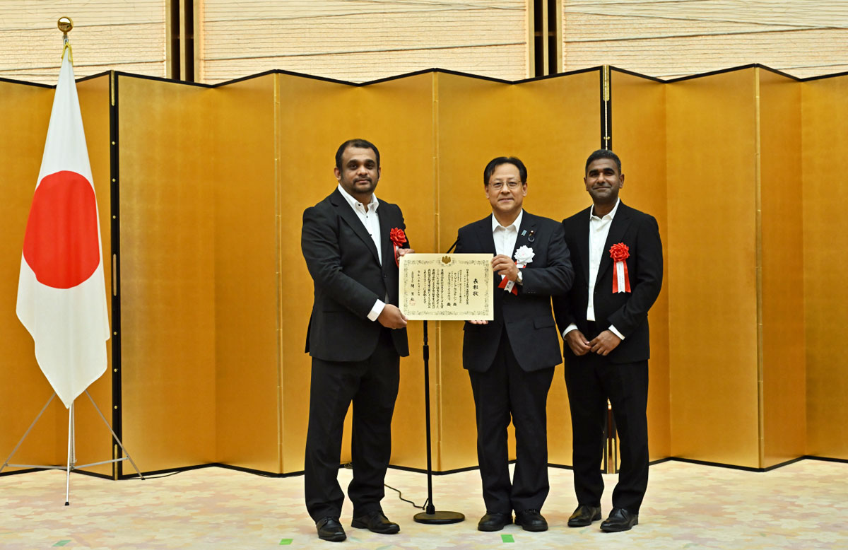 Rapyuta Robotics receiving the Minister's Award