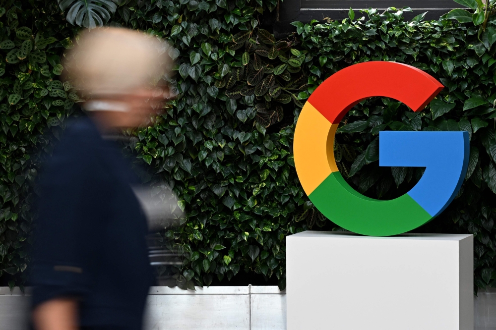 Chart showing Google's adjustment to link placement in AI search results