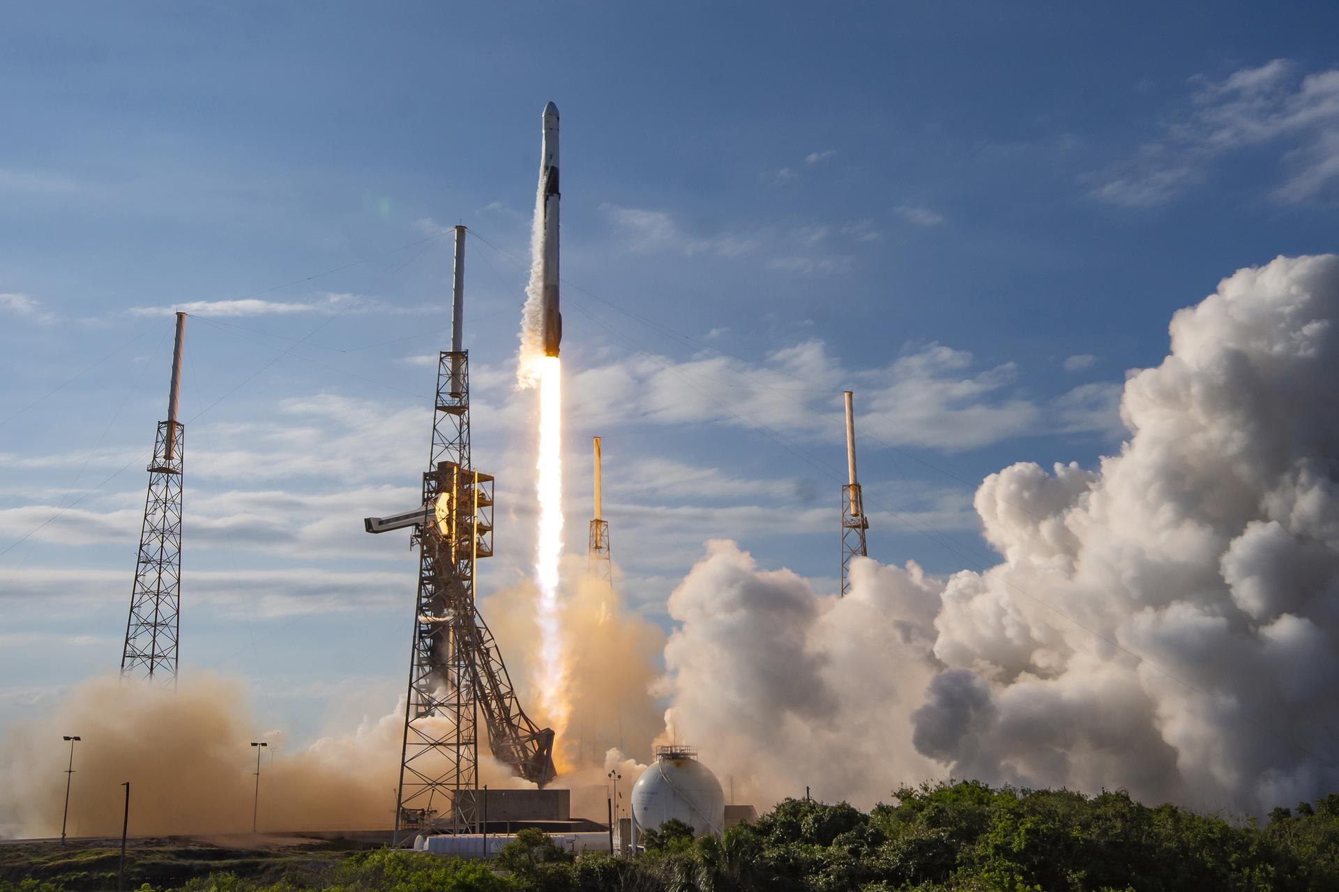 SpaceX Dragon capsule approaching the ISS