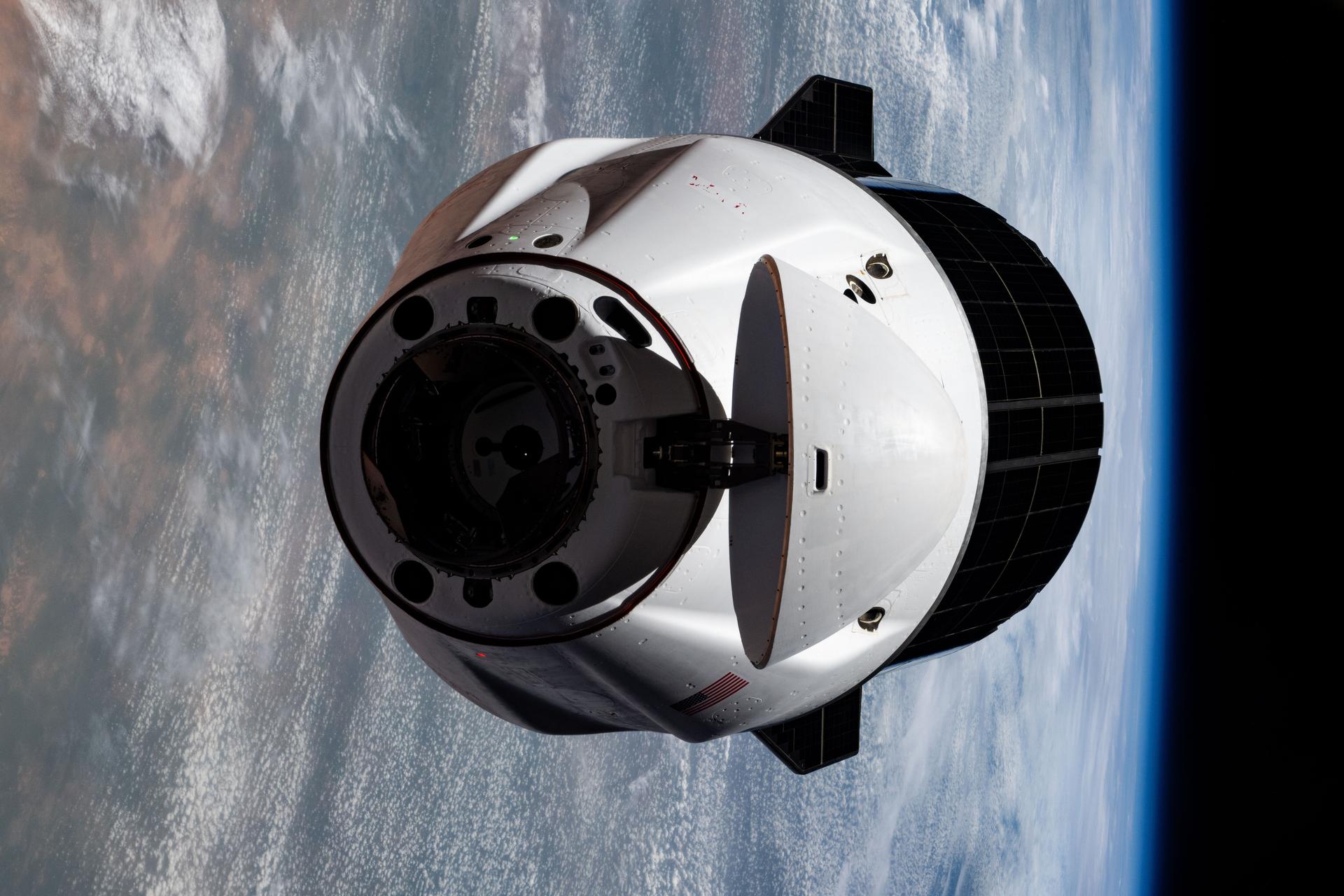 NASA CRS-34 advisory graphic showing Dragon capsule and ISS