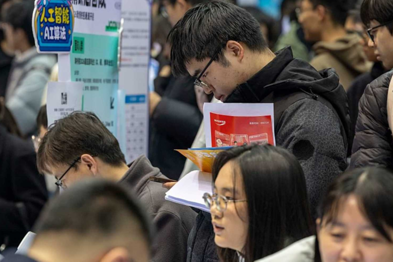 Image regarding the decrease in AI-exposed job postings