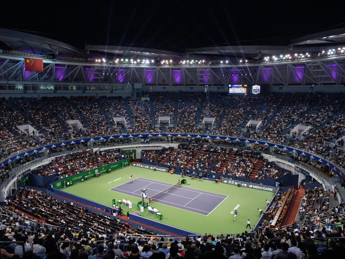 Hubert Hurkacz and Novak Djokovic face off in Shanghai