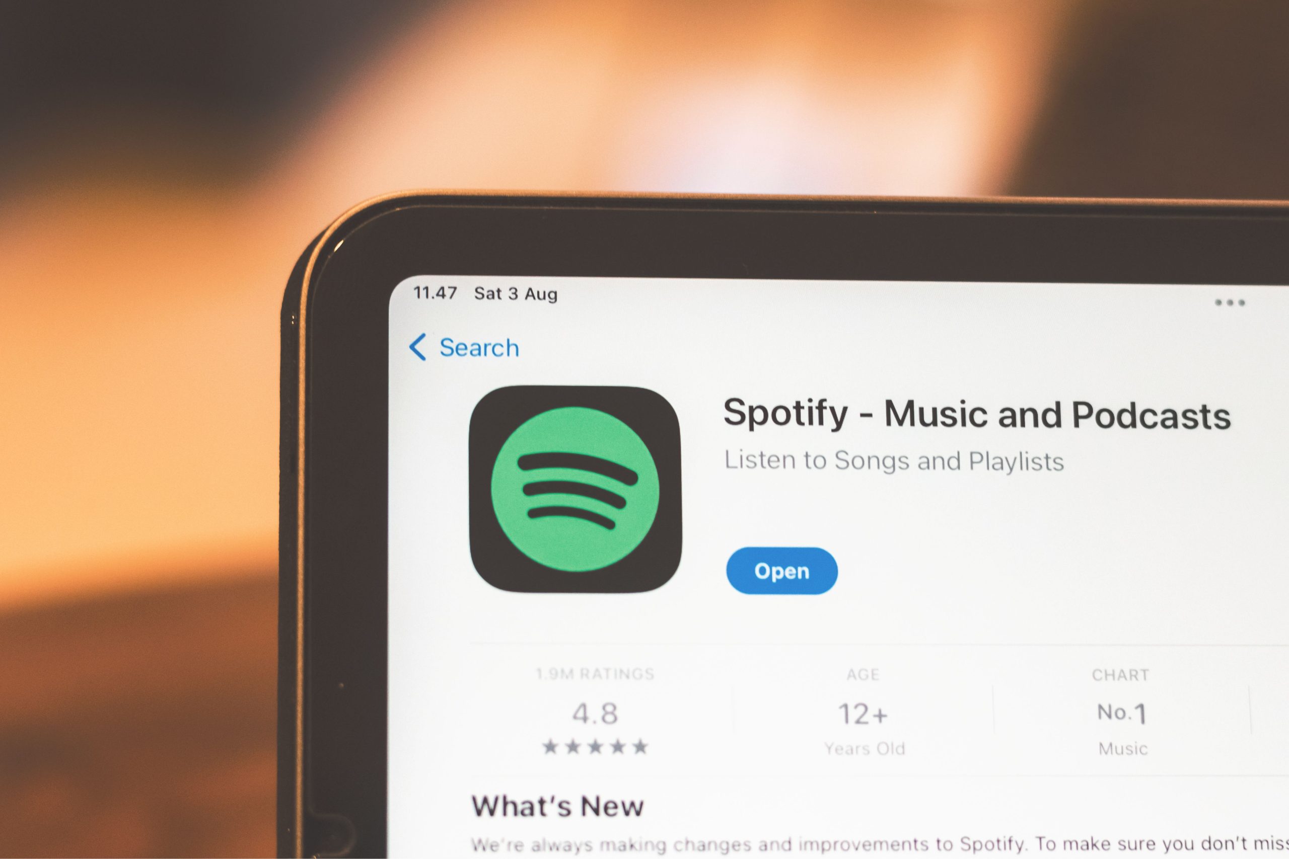 Comparison of major podcast hosting platforms highlighting features and pricing tiers