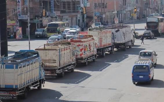 Long lines of vehicles at a gas station in Bolivia