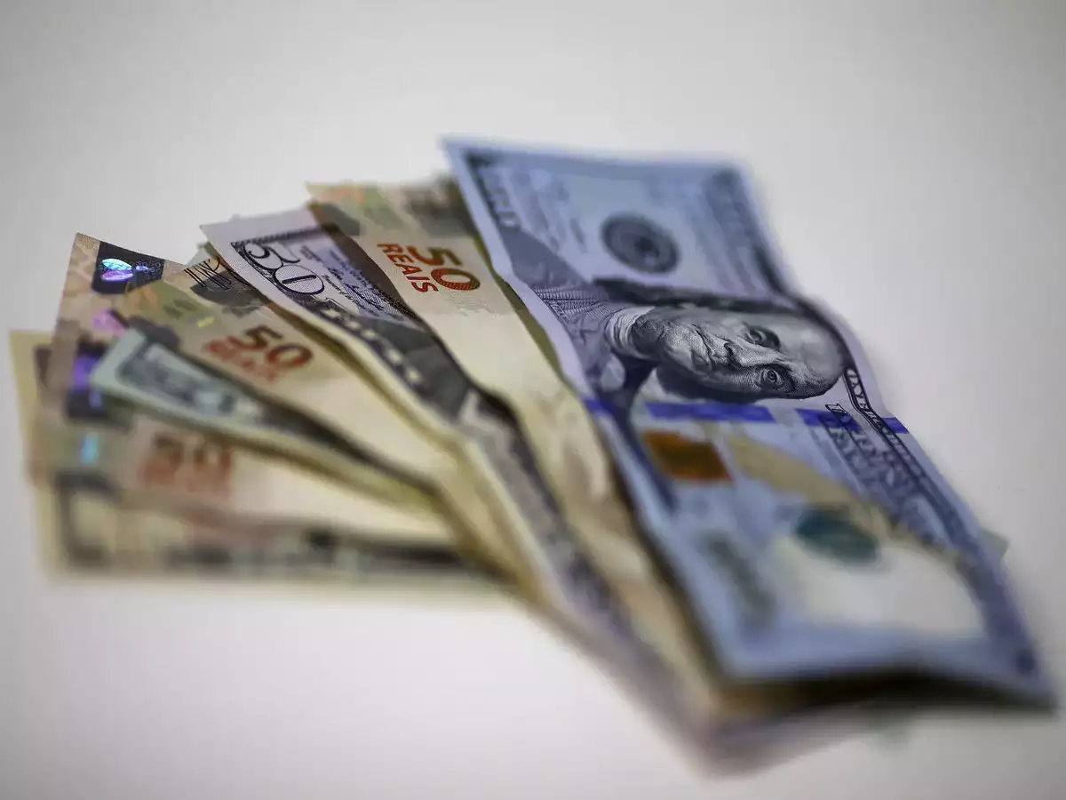 Brazilian real and US dollar notes