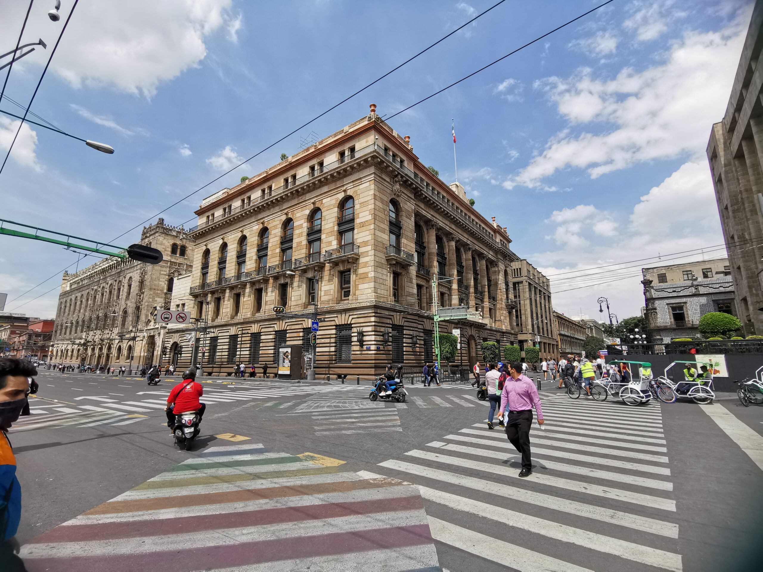 Banxico independence under scrutiny as inflation misses persist