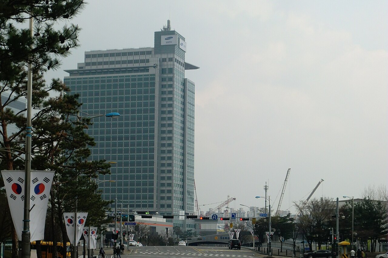 Samsung Electronics Suwon Headquarters - Market Reaction Amid Stock Slump
