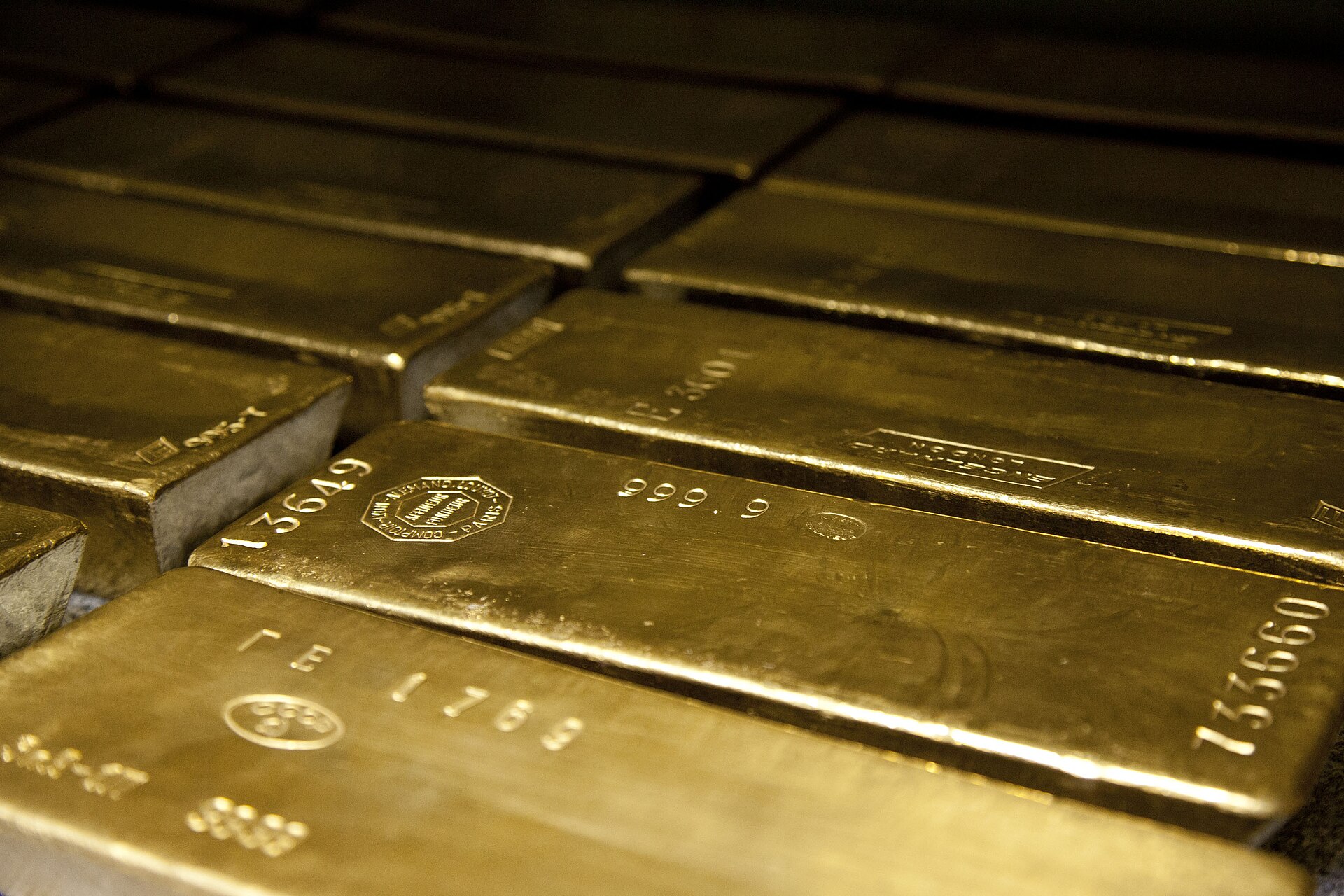 Gold bar prices rebounds amid weaker U.S. data signals