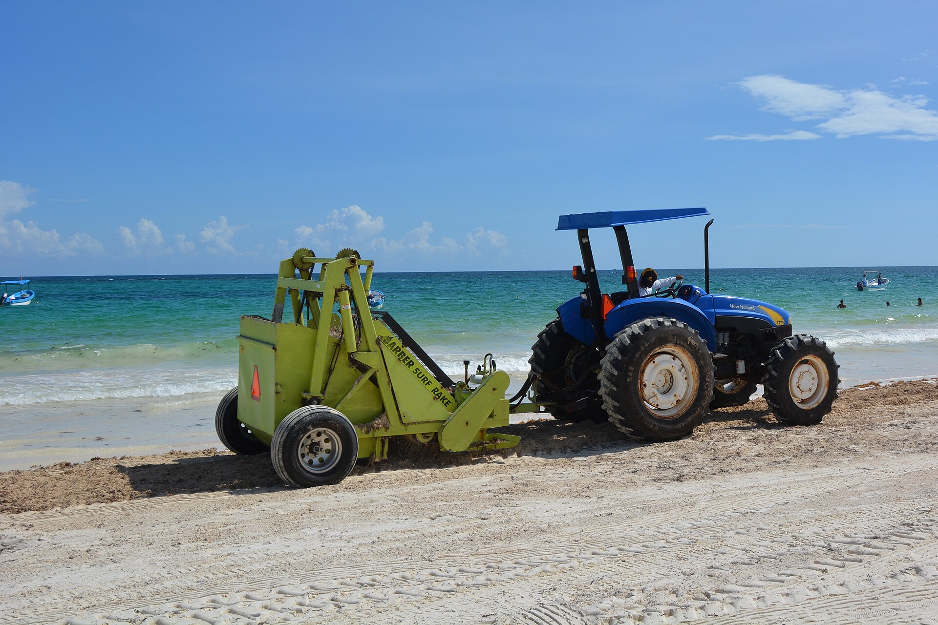Beach cleaning operations in Quintana Roo