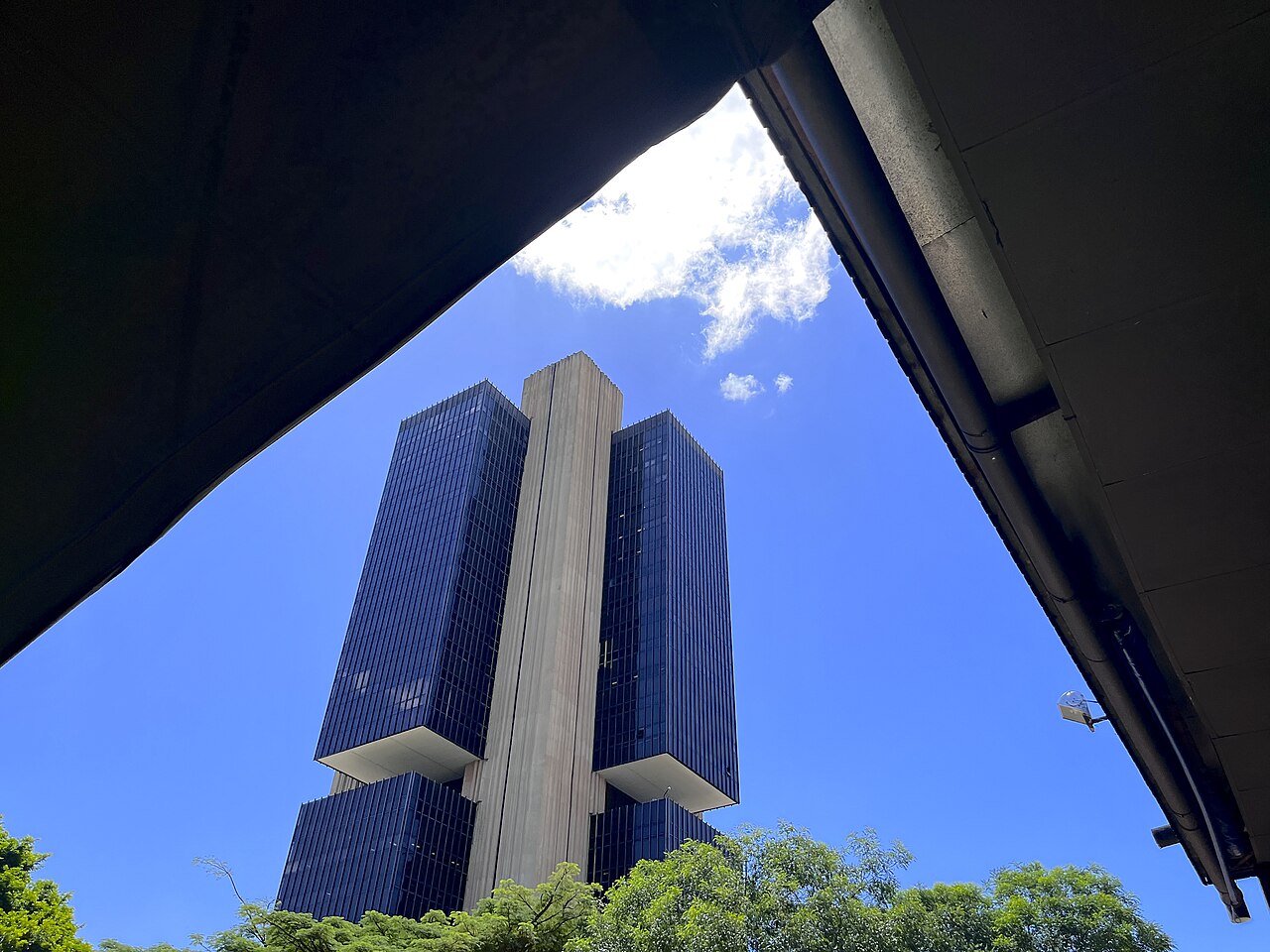 Brazilian Central Bank tower in Brasilia during dollar inflows