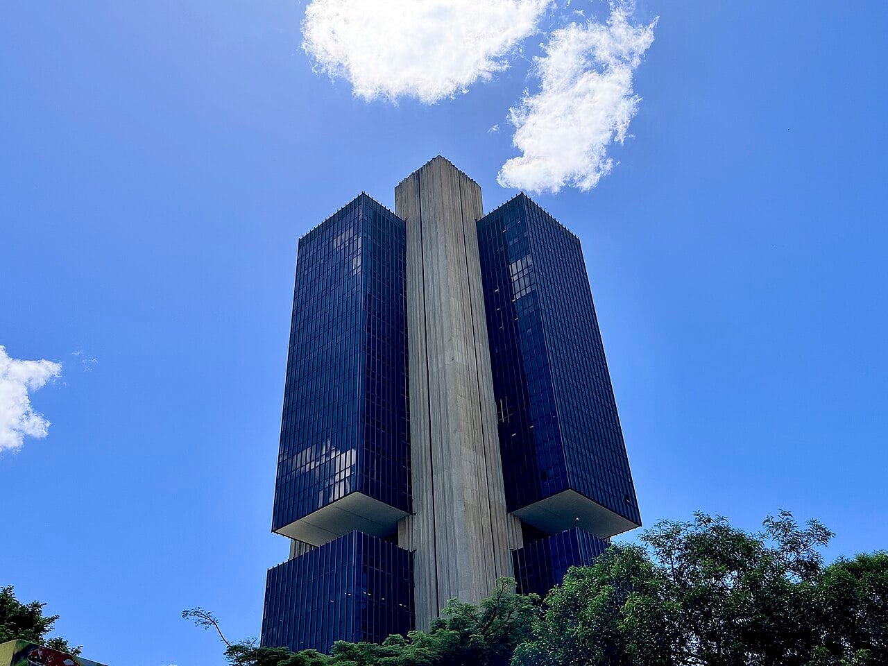 Brazil dollar inflows reached US$3.2 billion after the first-round election