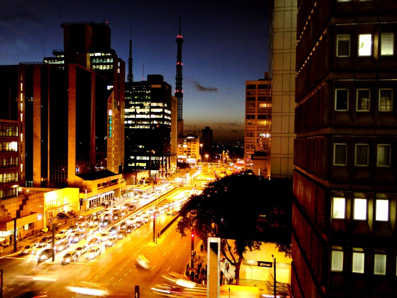 São Paulo skyline reflecting market turmoil