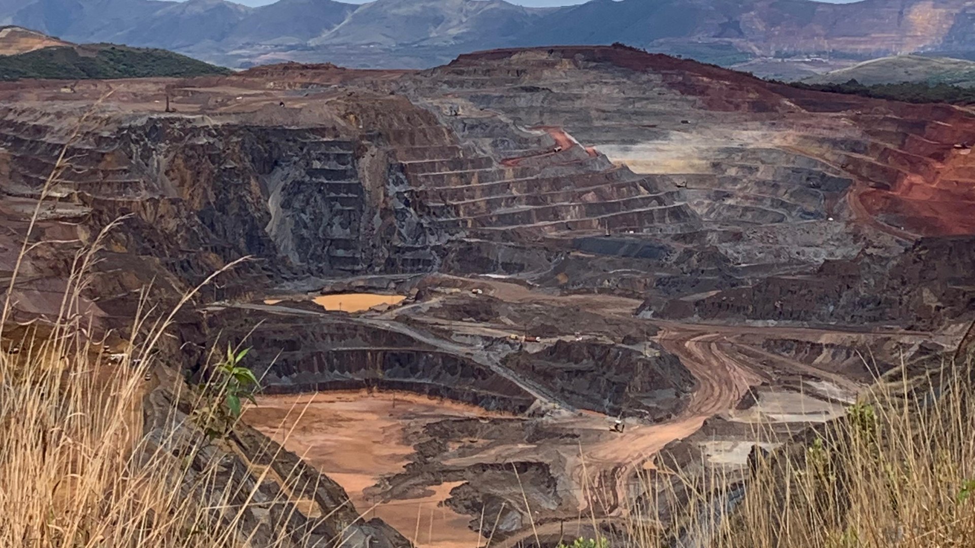 Dalian iron ore production facility with conveyor systems