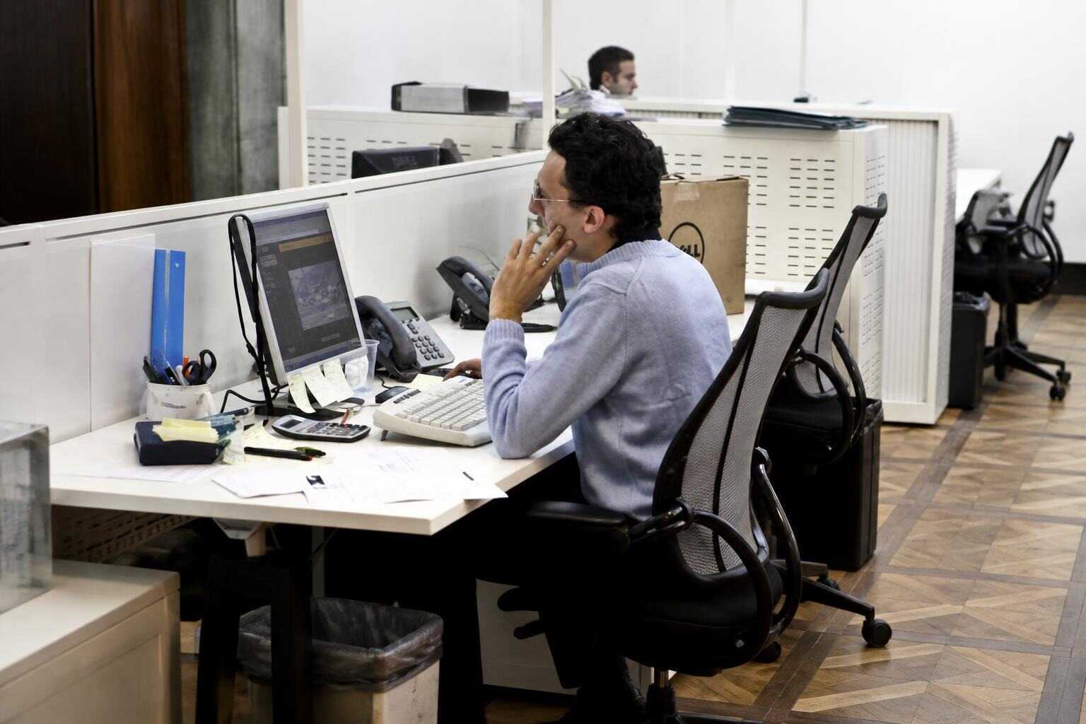 Italian stock market rising with lively trading