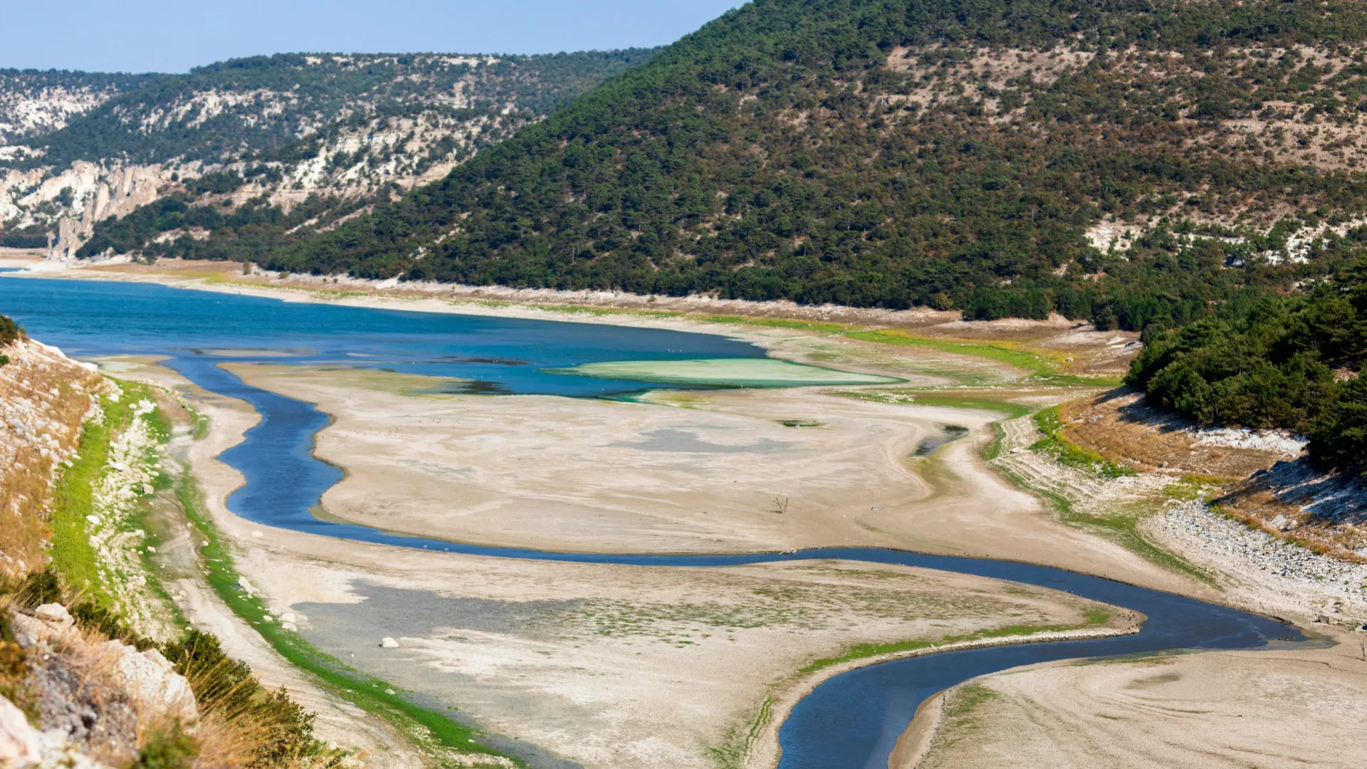 Rivers and lakes globally losing dissolved oxygen — satellite and field data reveal a decades-long trend tied to climate warming