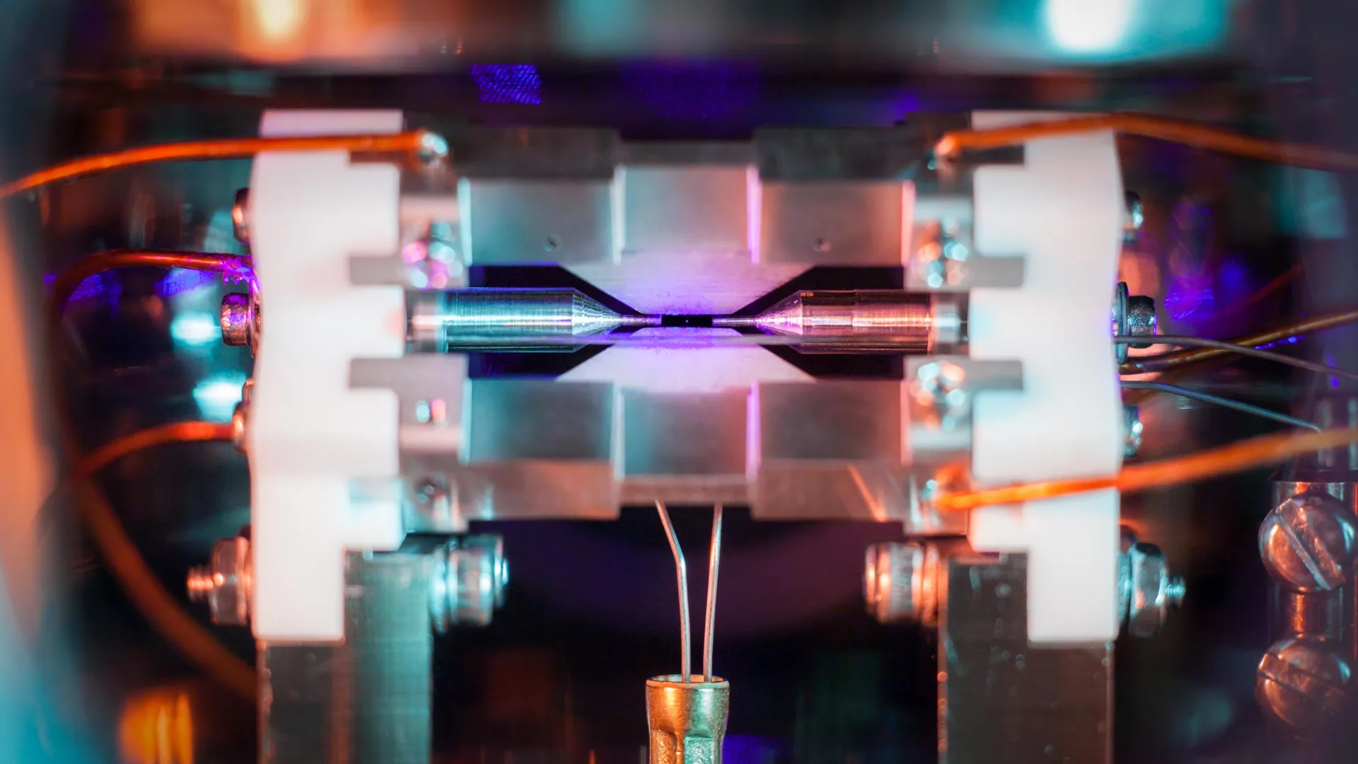 Experimental trapped-ion setup used by Oxford physicists to achieve first-ever quadsqueezing