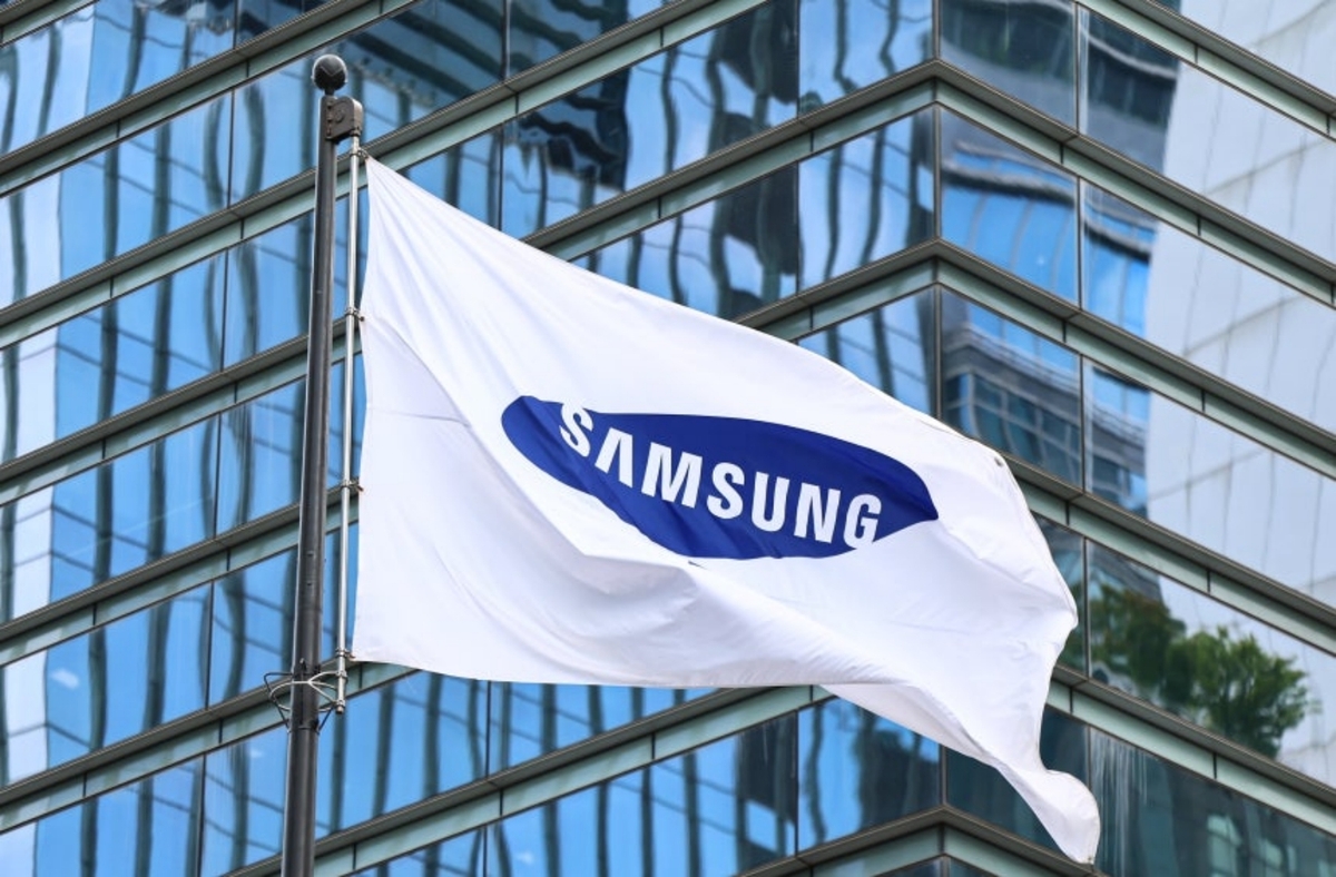 Samsung Electronics stock chart and metrics