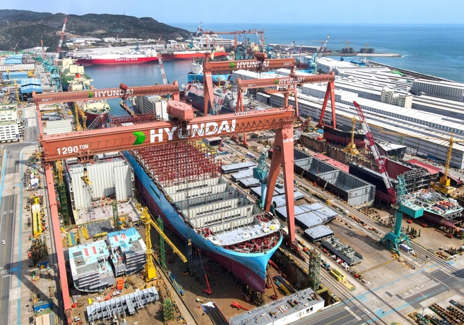 Article on HD Hyundai Heavy Industries workplace fatality