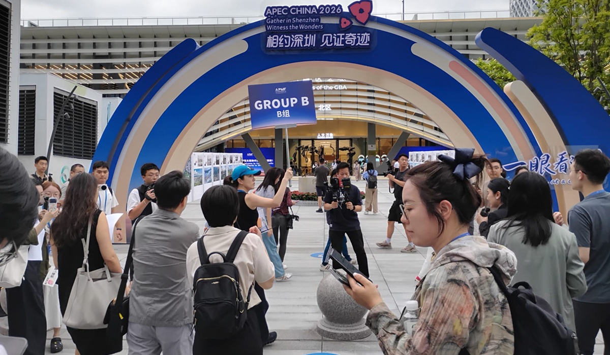 Huaqiangbei street-level electronics market in Shenzhen