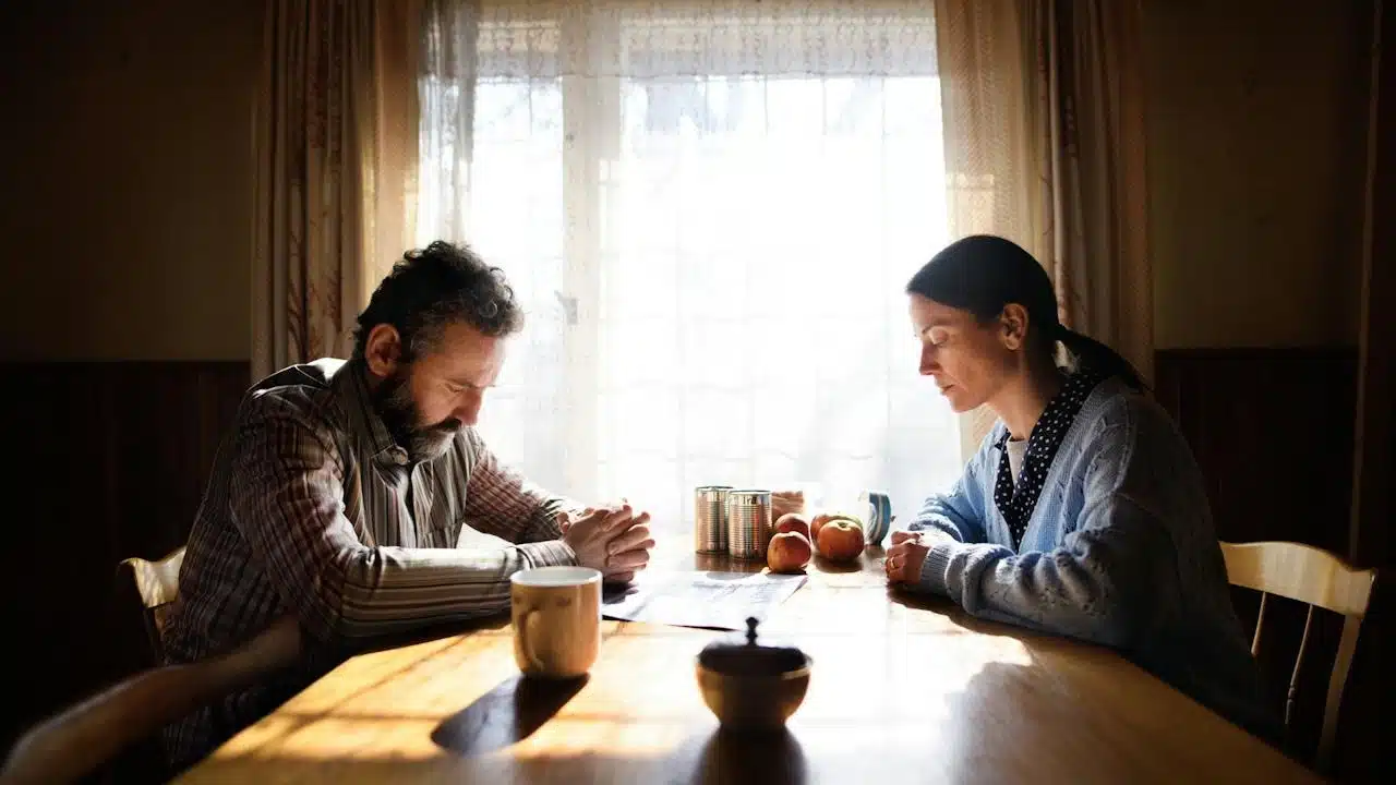 Illustration of attachment style patterns in modern relationships