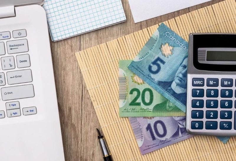 Year-end financial planning checklist with savings and debt reduction goals