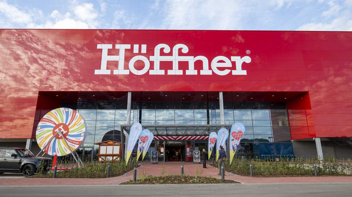 Opening crowds at Höffner in Bremen