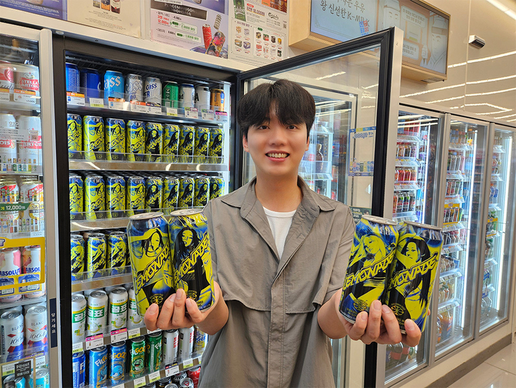 Example of convenience store collaboration product displays